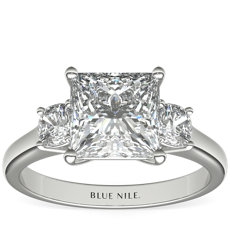 铂金 Gallery Collection™ 垫形切割三石钻石订婚戒指（3/8 克拉总重量）